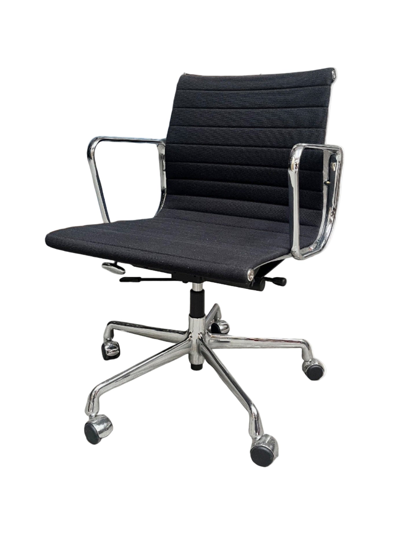 Vitra Eames EA 117 Aluminum Group Office Chair